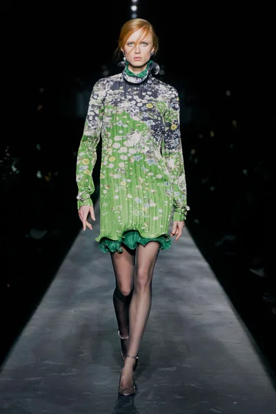 Look 15